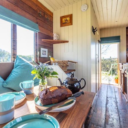 The Hoot Romantic Glamping Southwick  Exterior foto